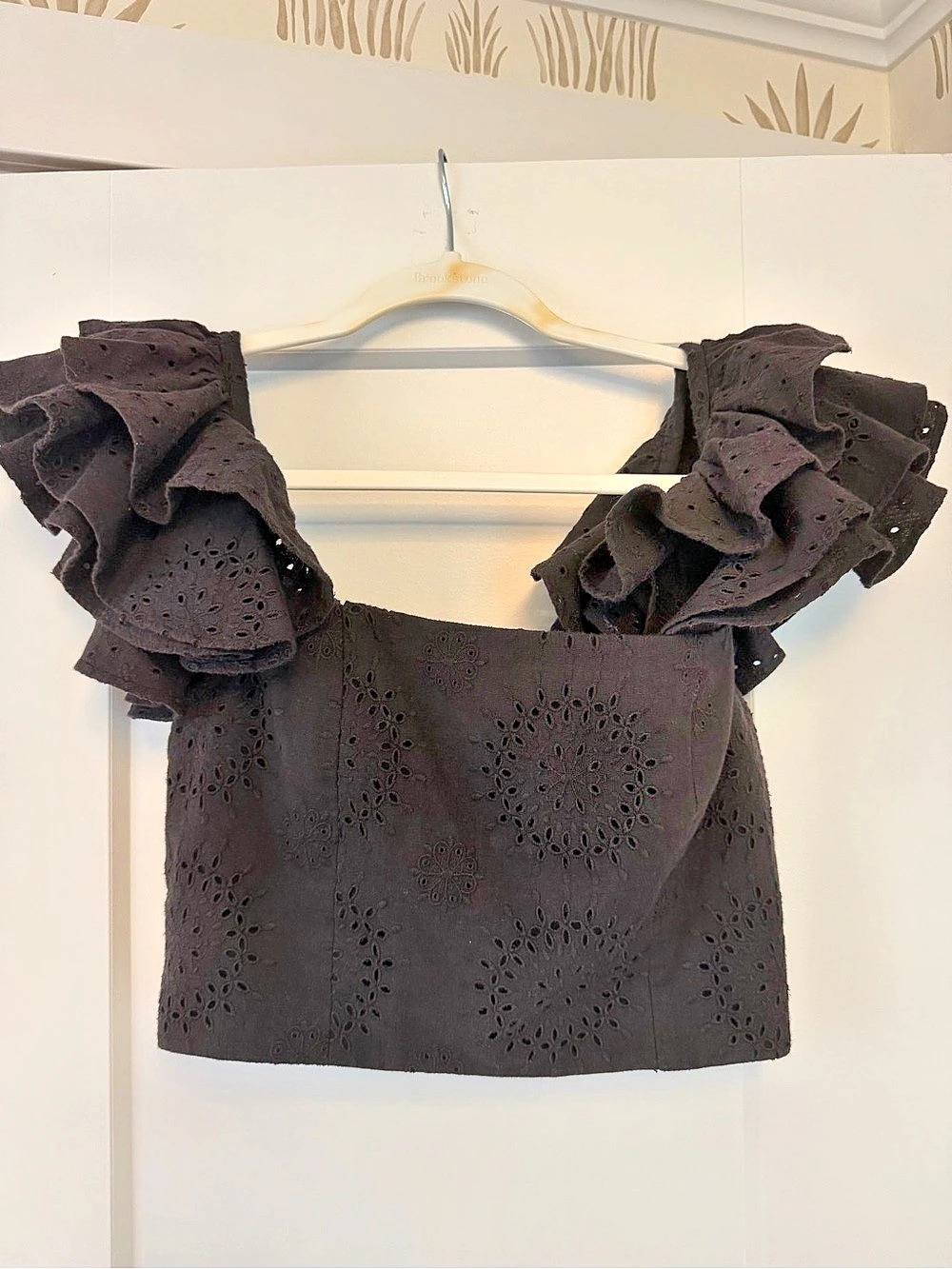 Alice & Olivia Black Tawny Ruffle Sleeve Crop Top Like New